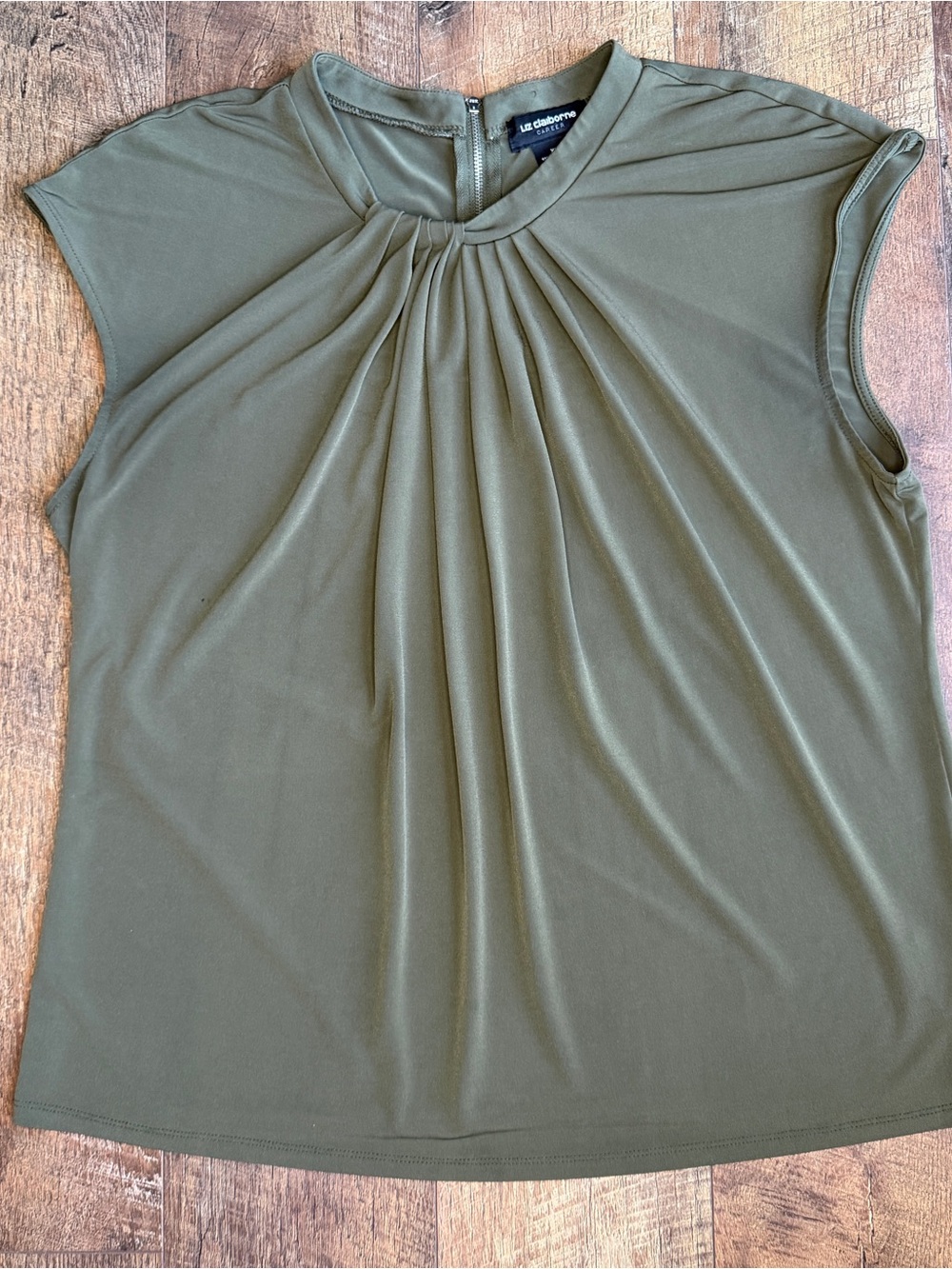 Liz Claiborne Women’s Top Blouse Cap Sleeve Pleated Neck XL Green